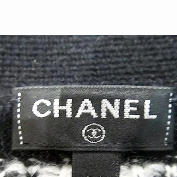 SOLD Chanel Cashmere Sweater. - Picture 7 of 7